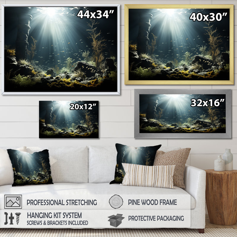 «Deep Light On» Coral Hidden Treasures IV - Décoration murale plage et océan, Cadre doré simple, H 16 po x l 32 po x P 1 po