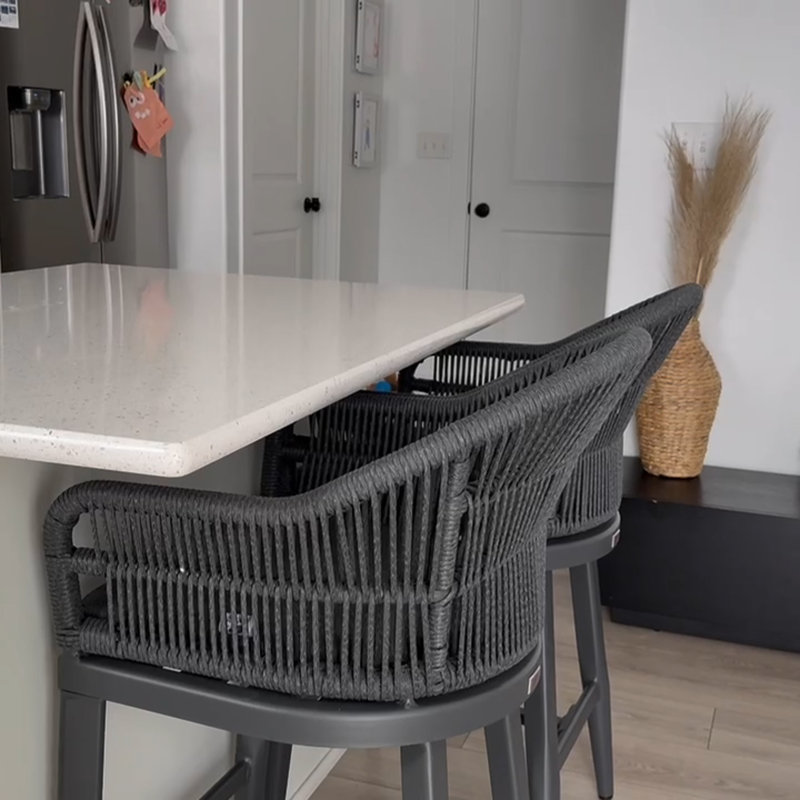 Ensemble de tabourets de bar d'extérieur en osier de patio 2 pièces Bay Isle Home ™, Gris