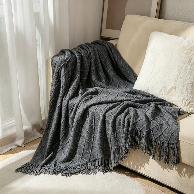 Jeté en losange à pampilles., 50" W x 60" L, Premium Grey
