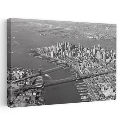Vue aérienne des années 1950 du centre-ville de Manhattan East et des rivières Hudson dans le port de Brooklyn et des ponts de Manhattan