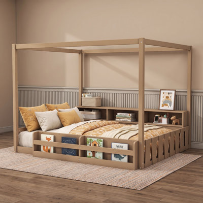 Lit en bois avec tablettes, garde-corps et lattes