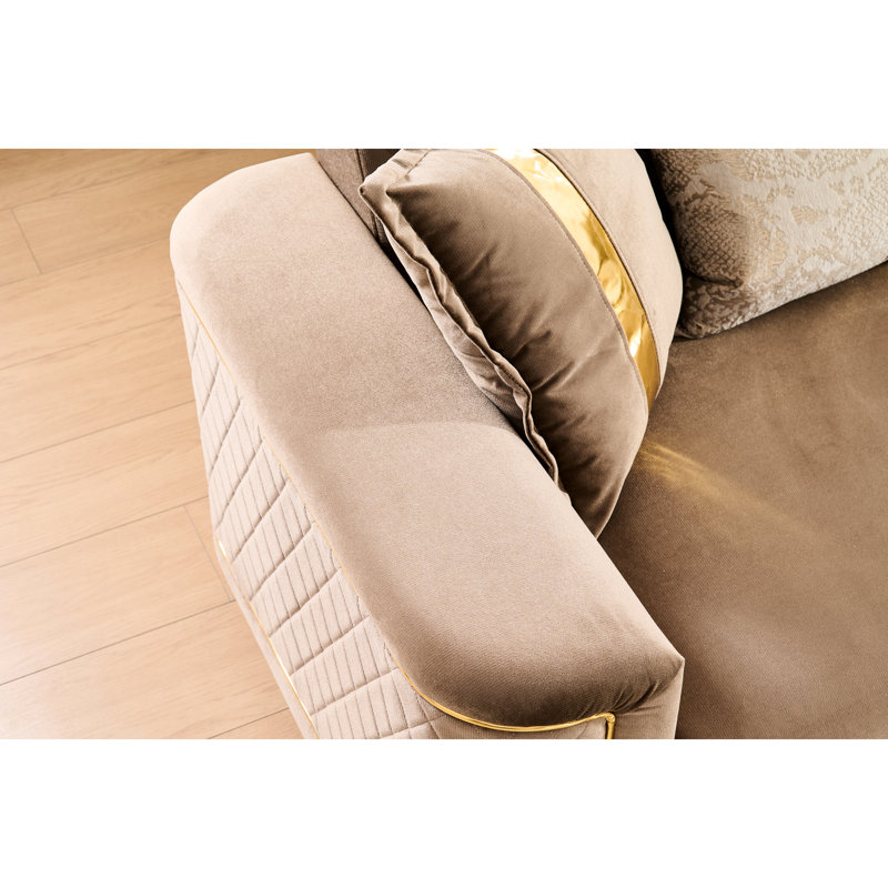 Cuivre - Revêtement en tissu avec structure robuste, siège à ressorts ensachés et pieds en acier inoxydable doré pour espaces de vie haut de gamme. Accoudoirs carrés en bois coloré, siège relaxant en métal.
