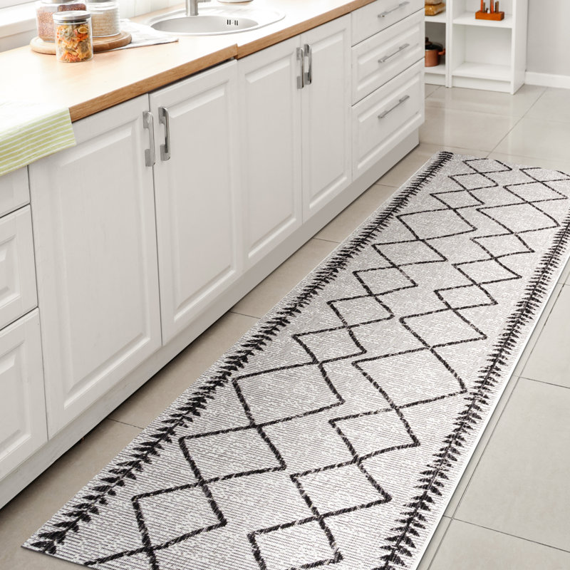 Tapis intérieur / extérieur Wilmot Tribal Diamond, Tapis de couloir 2 pi 2 po x 8 pi