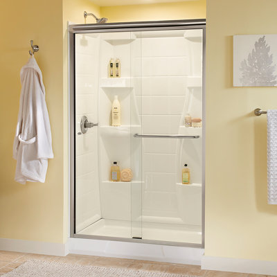 Douche coulissante traditionnelle semi-sans cadre 48 po x 70 po avec verre transparent 1/4 po Delta Classic