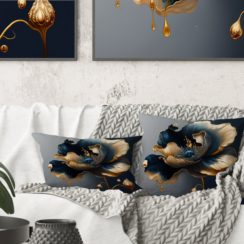 Coussin à imprimé floral bleu foncé et doré II, H 18 po x l 18 po