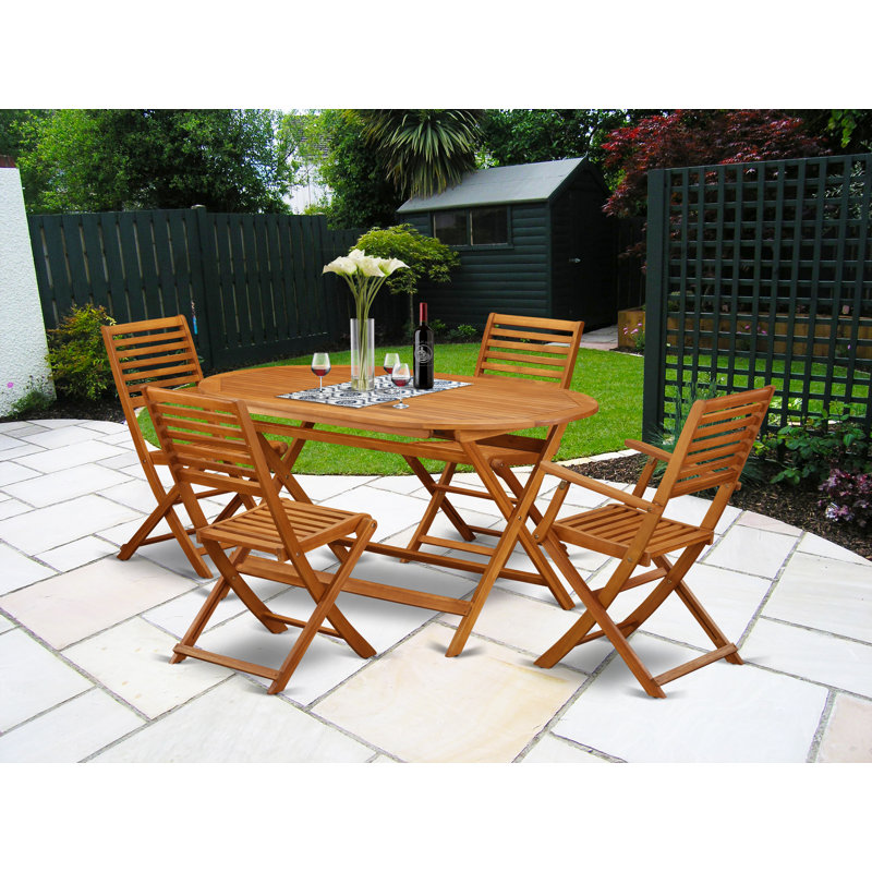 L'ensemble bistro 5 pièces pour patio comprend une table ovale d'extérieur en bois d'acacia et 2 fauteuils pliables avec 2 chaises d'appoint, 36 po x 60 po, huile naturelle