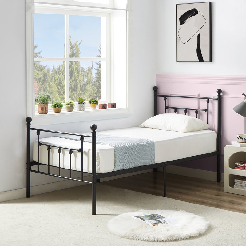 Base de lit plateforme simple en métal avec tête et pied de lit décoratifs, support de lattes en acier robuste, rangement sous le lit de 12,6 po, aucun sommier nécessaire