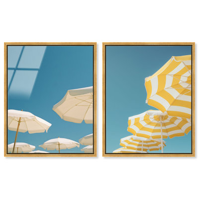 «Sunny Umbrella Duo», reproduction de photo encadrée par Art Remedy, cadre doré, 30 x 36