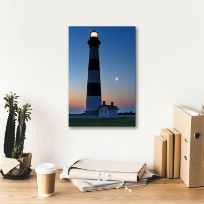 Toile épique Graffiti «Bodie Island Lighthouse» par Rick Berk, 12 po x 18 po