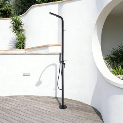 Douche d'extérieur autoportante moderne en acier inoxydable H 86 po avec douche à main et crochet optionnel et support de rangement