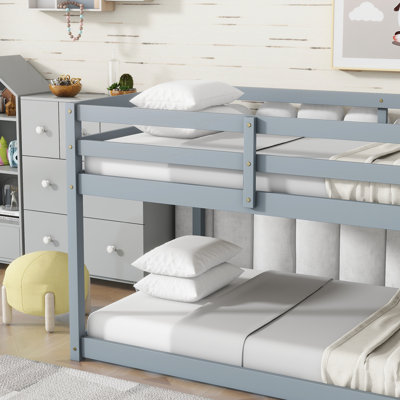Lit superposé simple au-dessus d'un lit simple en bois massif et en bois d'hévéa massif avec échelle, plateformes de lit supérieures et inférieures fabriquées avec des lattes renforcées, gris