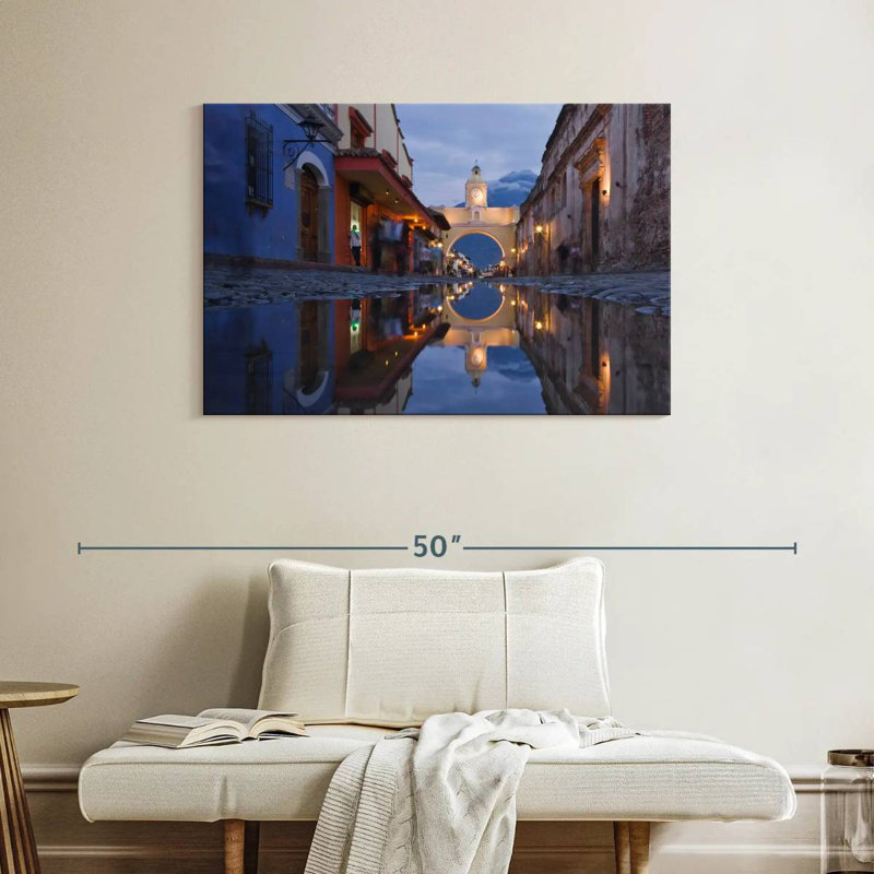 Nicci Antigua Street After The Rain, H 26 po x l 39 po