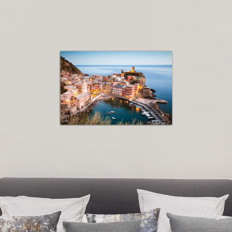 Vernazza, Cinque Terre, Italy III par Matteo Colombo - reproduction de photo, Toile tendue, H 8 po x l 12 po x P 0,75 po