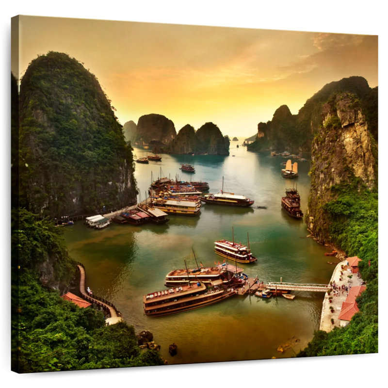Gillard Ha Long Bay Seascape, H 30 po x l 30 po