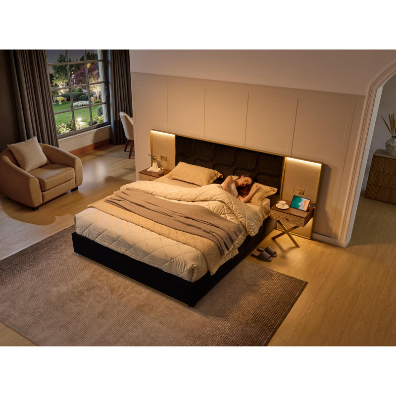 Luxueuse base de lit plateforme en K, tête de lit en velours recouverte de métal, 2 lampes murales et table de chevet encastrées, structure en métal robuste et en bois massif, aucun sommier nécessaire, noir haut de gamme