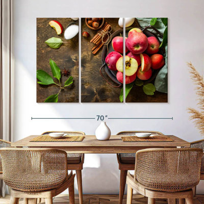 Yarlin Baking With Apples