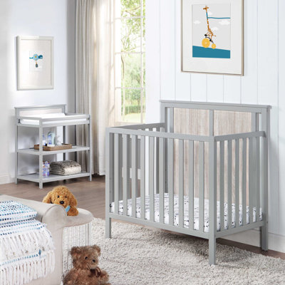 Lit de bébé Connelly Mini avec sur-matelas gris / gris Rockport