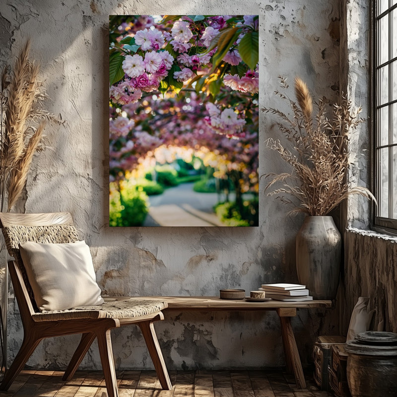 Toile, une scène de jardin de rêve avec de délicates fleurs roses en cascade à partir de branches vertes luxuriantes, créant une douce toile éthérée