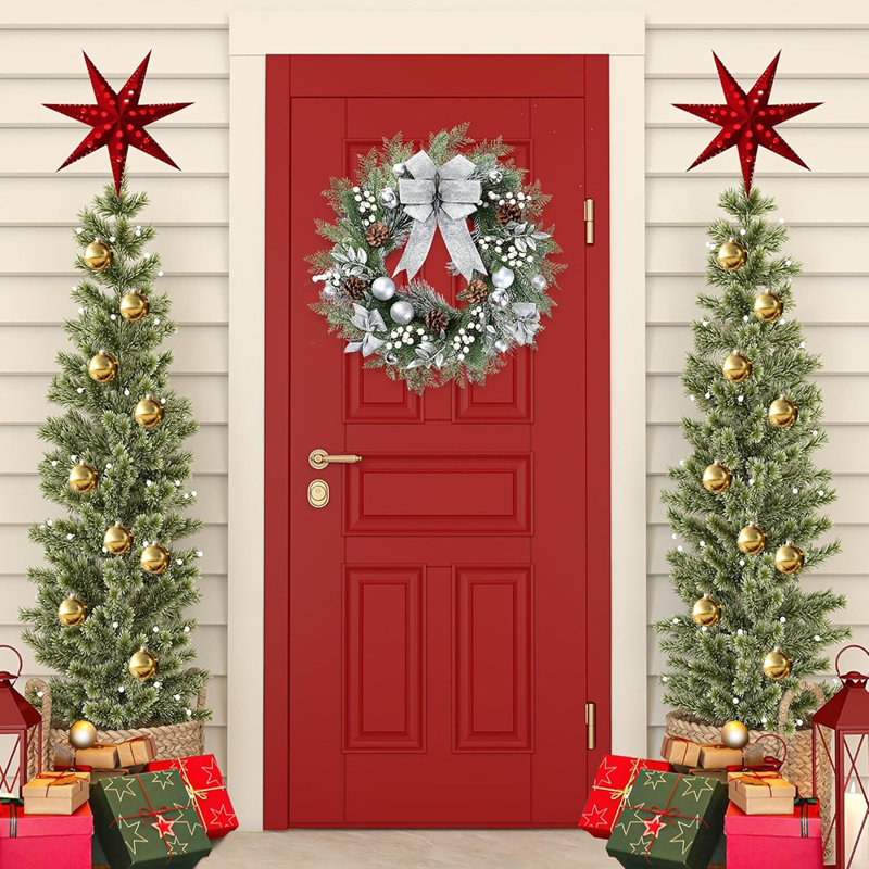Couronne de Noël - vert et blanc - aiguilles de pin, baies, pommes de pin, arc argenté et ornements, décorations de Noël artificielles d'intérieur et d'extérieur