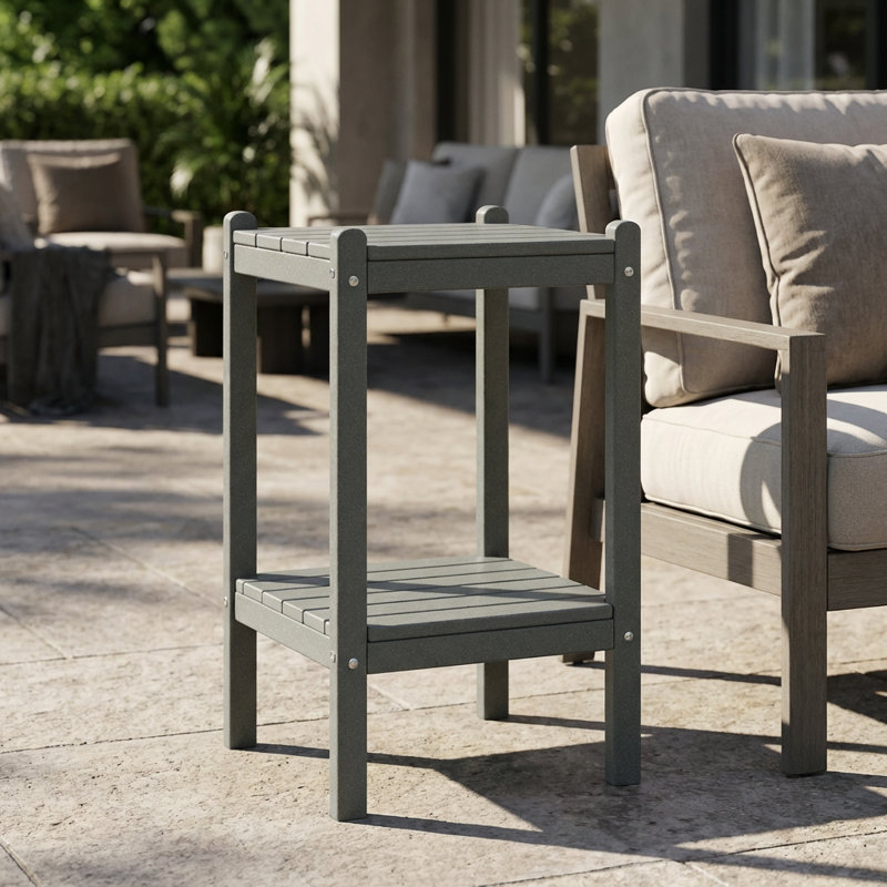 Table d'appoint d'extérieur en PEHD double couche - Table de bout de patio grise avec tablette de rangement, table d'appoint pour l'extérieur résistante aux intempéries