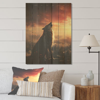 Loup jaune hurlant au coucher du soleil - loup sur bois