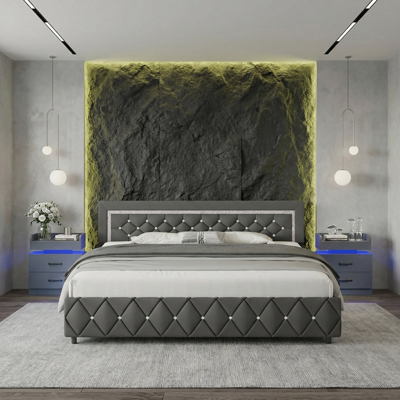 Ensemble de chambre à coucher 3 pièces, avec lit plateforme capitonné en similicuir et table de chevet DEL, Gris, Très grand