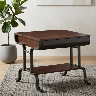 Yaro 23,5 po Table de bout carrée en placage de bois antique avec tiroir en métal et tablette inférieure ouverte