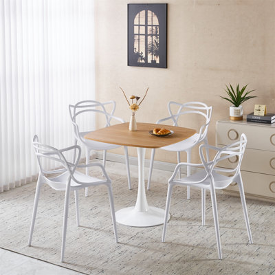 Ensemble repas pour quatre personnes