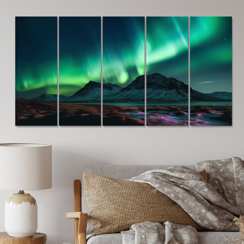 «Northern Lights In Stunning Arctic Mountains», reproduction d'art sur toile Northern Lights - 5 panneaux égaux