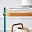 Trois niveaux de tables de chevet.-2113797023