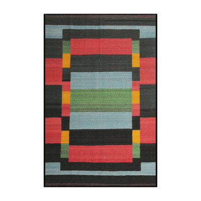 Surface beige contemporaine tapis