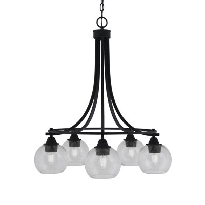 Lustre 5 lumières Paramount illustré en finition noir mat avec verre transparent de 5,75 po