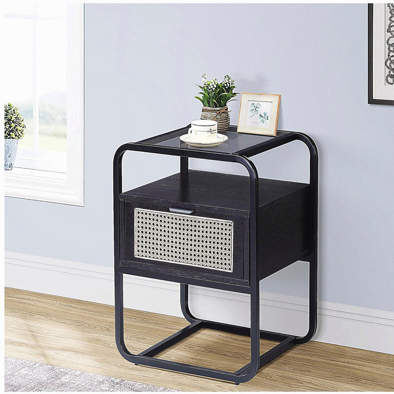 Table d'appoint noire avec plateau en verre