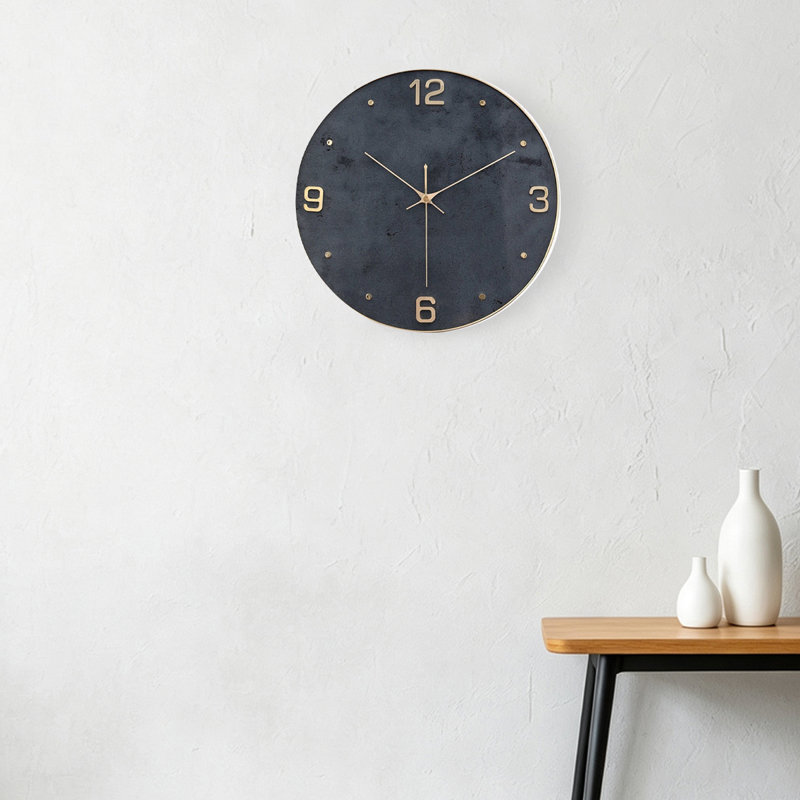 Horloges murales analogiques rondes gris doré