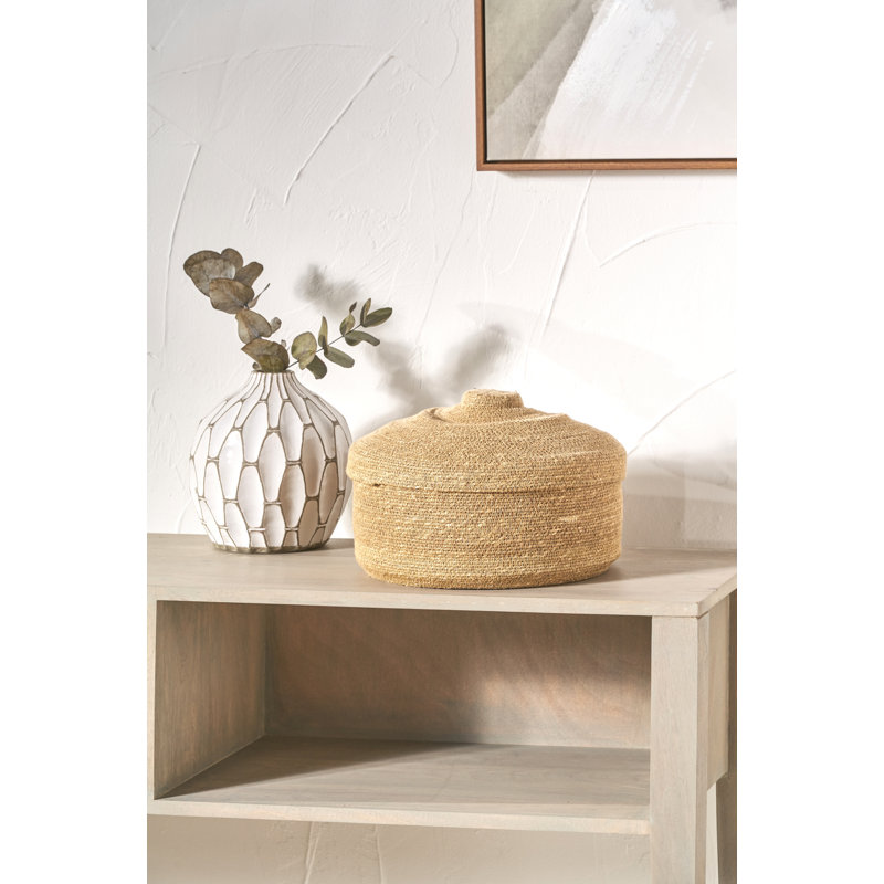 Beachcrest Home Seagrass Decorative Basket