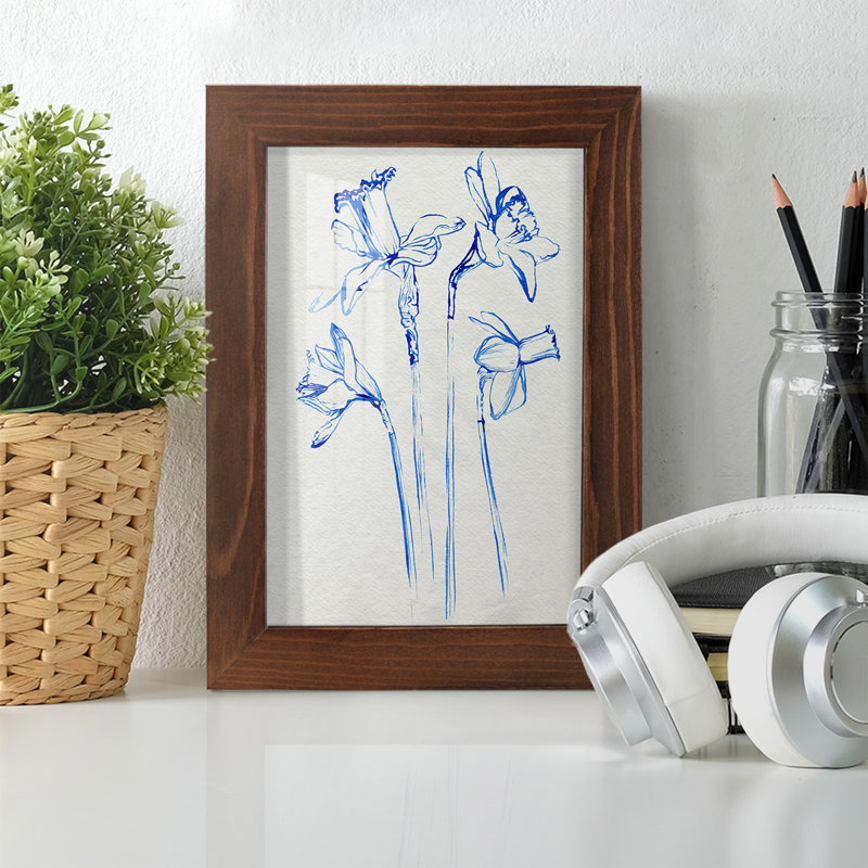 Inky Daffodils II - Impression encadrée avec verre, L 4 po x H 6 po x P 1 po, Cadre châtaignier