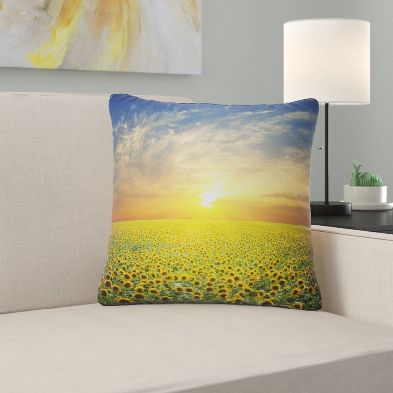 Coussin de terrain floral à coucher de soleil sur les fleurs, 18 po x 18 po, Coussin décoratif