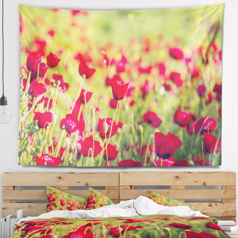 Magnifique tapisserie sur fond de coquelicots, H 32 po x l 39 po