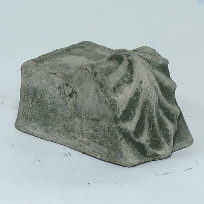 Leaf Riser Pedestal