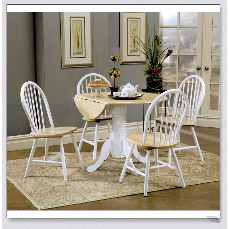 Ensemble de salle à manger 5 pièces avec table ronde et chaises ergonomiques Greer Natural Brown and White, parfait pour les intérieurs modernes et classiques.