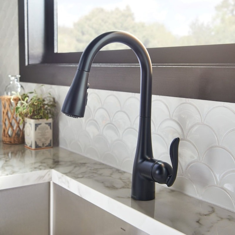 Robinet de cuisine rétractable à poignée unique avec fonctions Power Boost et Reflex de Moen Arbor, Noir mat