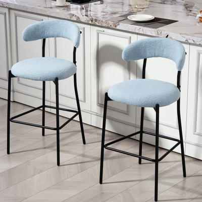Tabouret de bar bleu à dossier ouvert de 26 po avec siège souple, base noire et repose-pieds, de 2 pour la cuisine, le salon ou le bureau, dossier moderne, coussin, structure en métal, bureau, meuble-lavabo