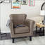 Fauteuil club avec garniture cloutée, accoudoirs roulés et pieds en bouleau-131539372