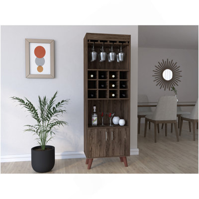 Bar Bar Bull, salon, noyer foncé