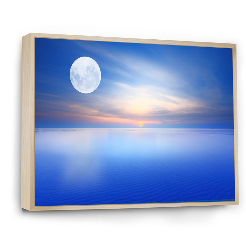 «Beautiful Moon over Blue Sea II», peinture sur toile, H 16 po x l 32 po x P 1 po, Cadre flottant brun