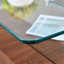 Table basse moderne carrée à deux niveaux - Une combinaison élégante de verre transparent et d'autocollant texturé en bois foncé, elle peut être utilisée non seulement comme table basse, mais aussi comme table d'appoint ou présentoir.-4950159
