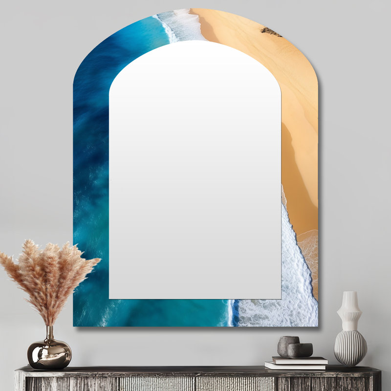 Vagues bleues, Beach Escape V - miroir décoratif asymétrique de plage, miroir mural arqué beige, 43 po x 33 po