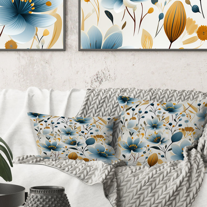 Motif floral bleu et beige Meadow - coussin à imprimé floral