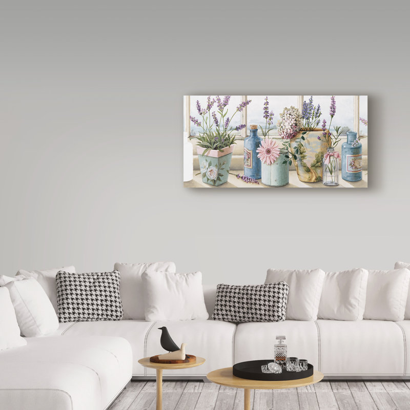 Fleurs sur le rebord de la fenêtre par Lisa Audit, H 16 po x l 32 po