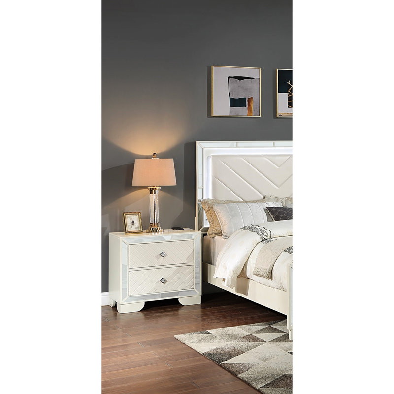 Table de chevet de style contemporain en bois crème avec 2 tiroirs, chargement sans fil et poignées de rangement en bois